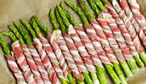 espárragos envueltos en jamón o bacon