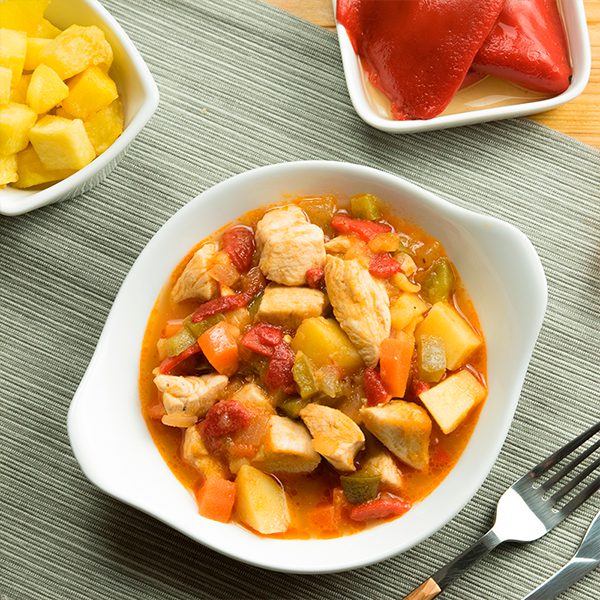 estofado de pollo y pimientos del piquillo