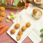 Piruletas de albóndigas de pollo a la cerveza