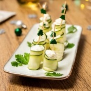 Carpaccio de calabacín con mousse de queso