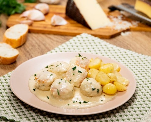 Albóndigas en salsa de queso
