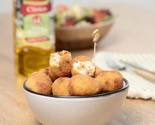 Croquetas de bacon y queso crujientes.