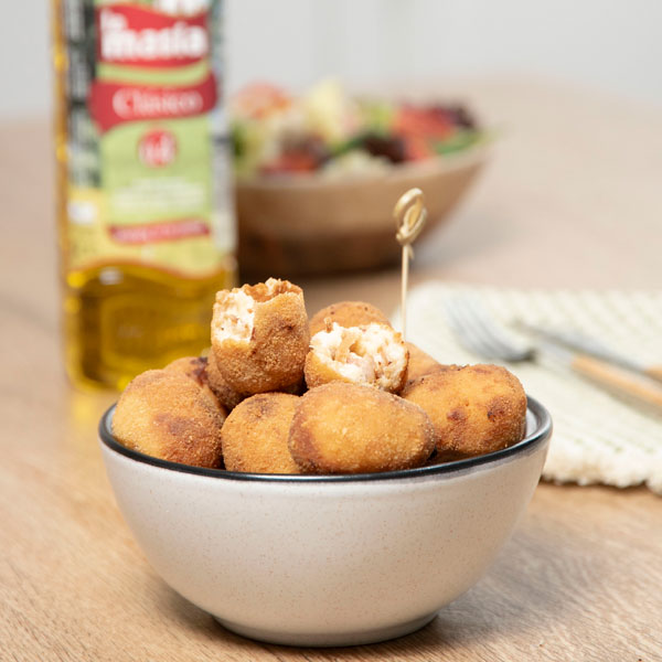 Croquetas de bacon y queso crujientes.
