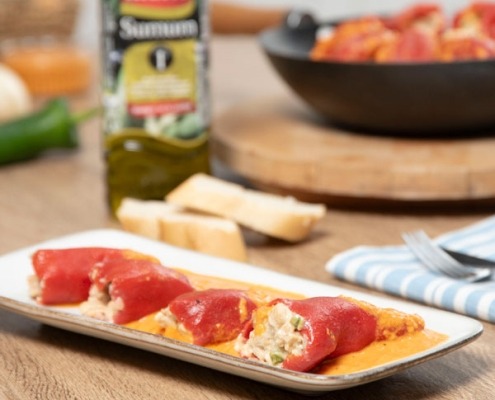 Receta casera Pimientos rellenos de pollo y salsa de piquillos