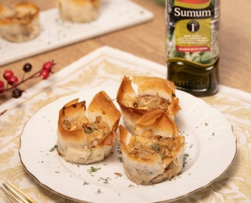 Receta casera de cestas de pasta filo con champiñones, foie, manzana y piñones