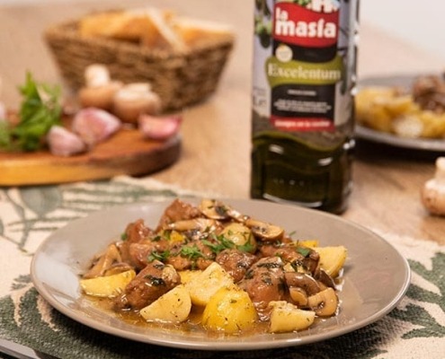 Receta casera de Solomillo al ajillo con champiñones.