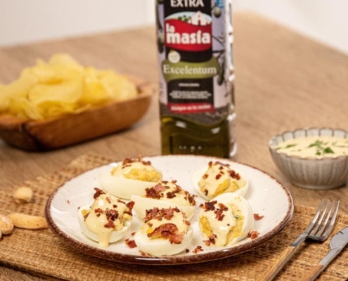 Receta casera de Huevos rellenos de pollo asado